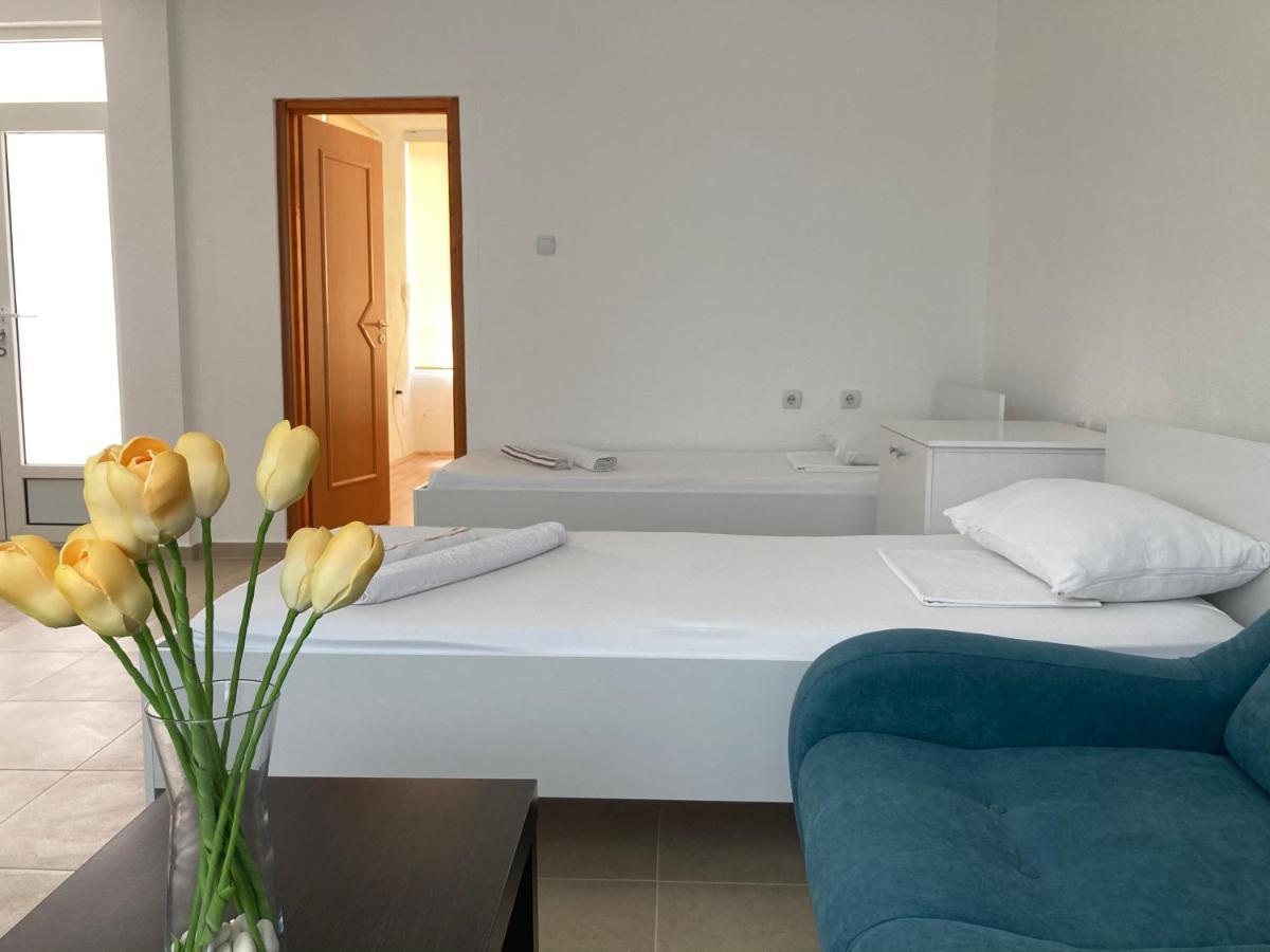 Tiki Apartments 게브겔리야 외부 사진