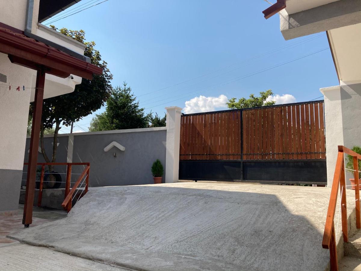 Tiki Apartments 게브겔리야 외부 사진