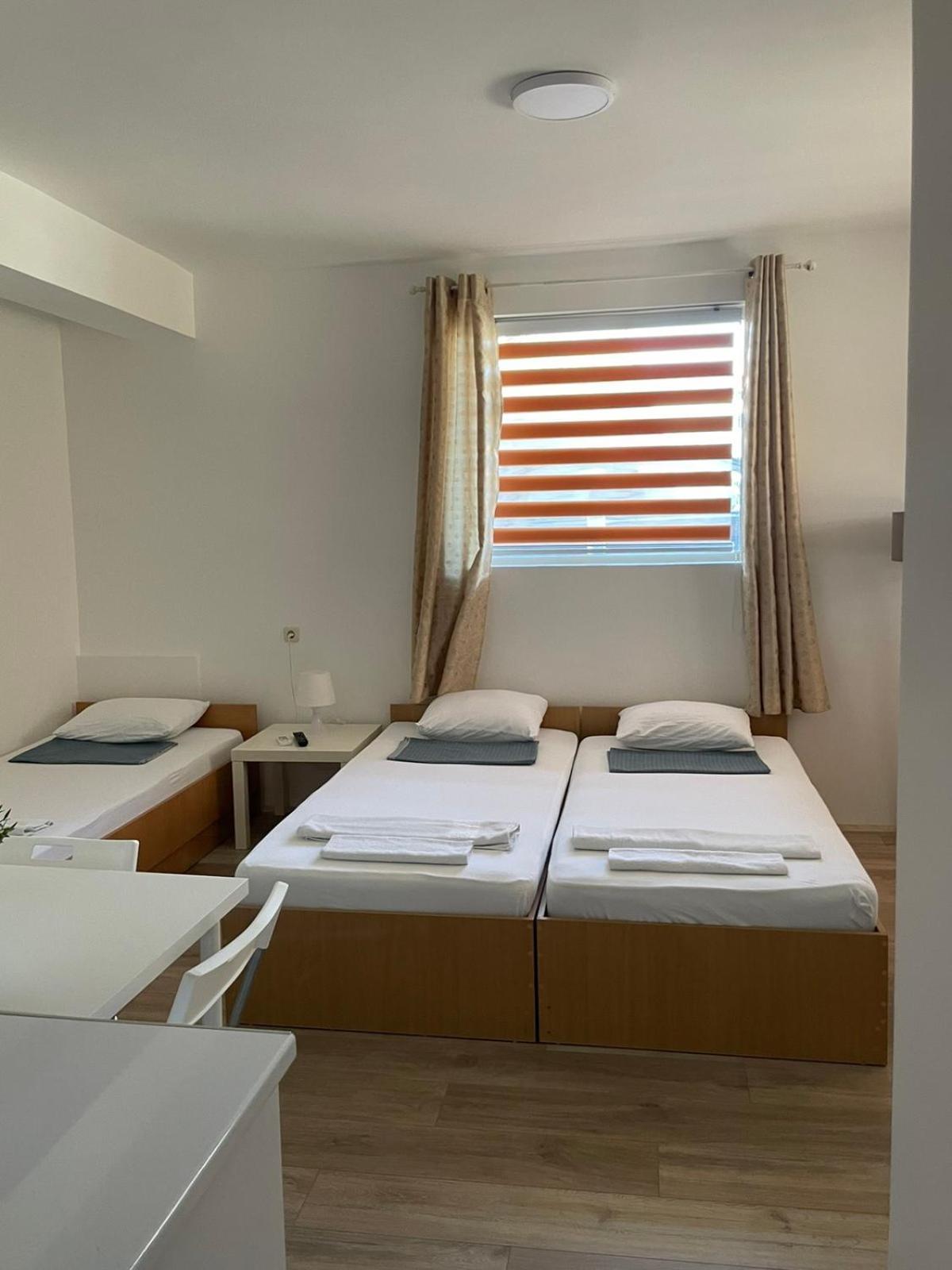 Tiki Apartments 게브겔리야 객실 사진